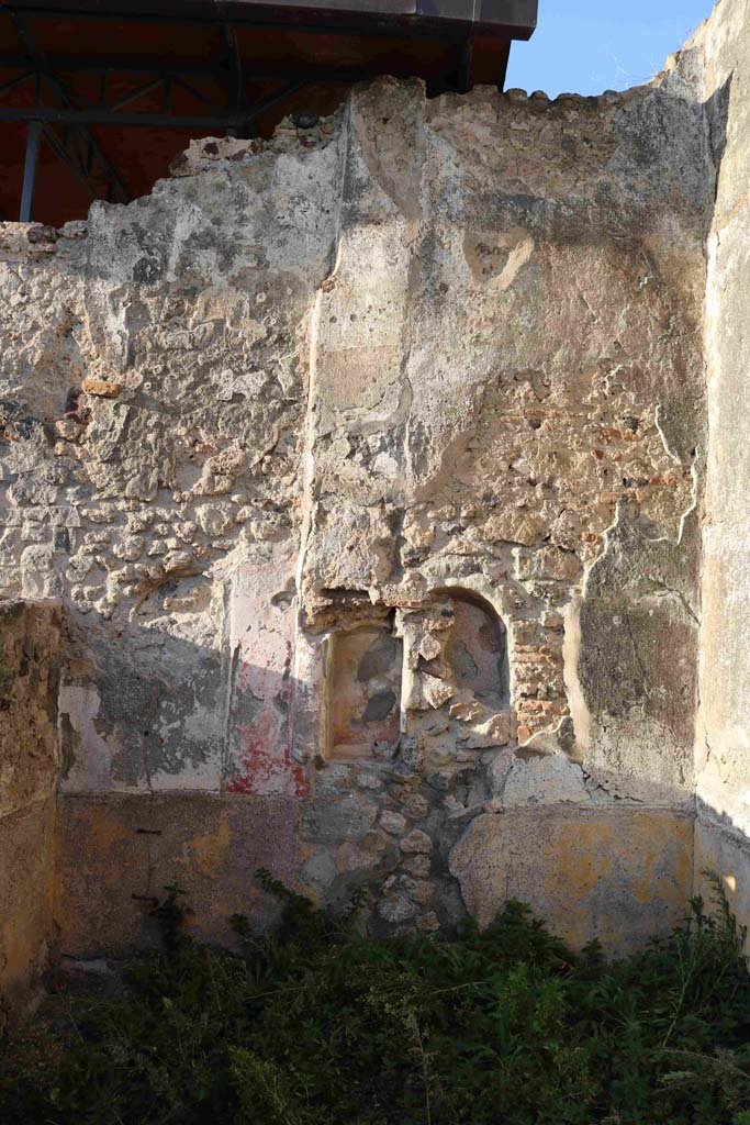 VII.15.5 Pompeii. December 2018. North wall of small garden. Photo courtesy of Aude Durand.