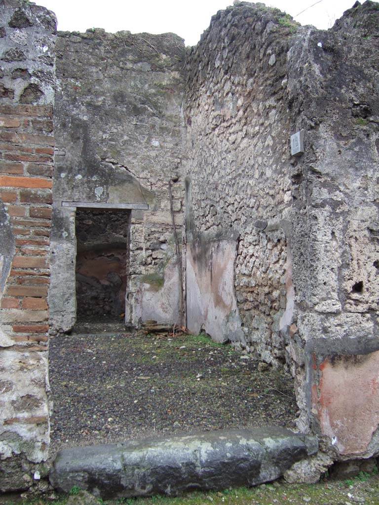 VII.15.12 Pompeii. December 2005. Entrance doorway to large vestibule, looking south.