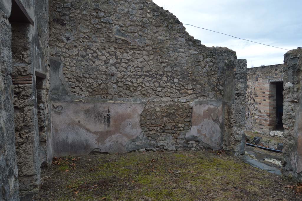 VII.15.12 Pompeii. March 2018. West wall of entrance vestibule, with entrance doorway, on right..
Foto Taylor Lauritsen, ERC Grant 681269 DÉCOR.
