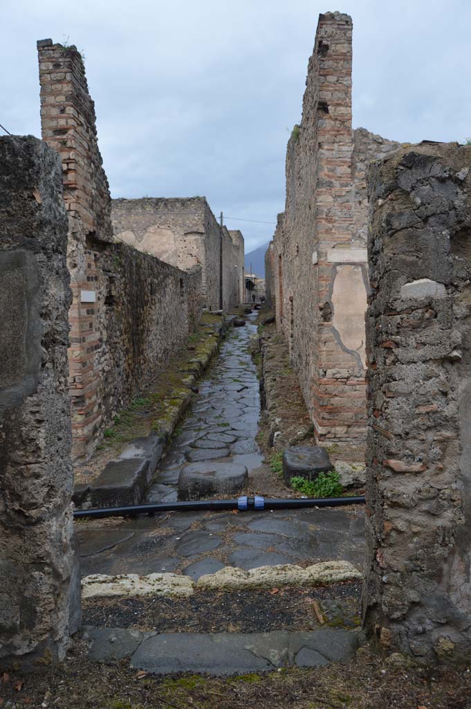 VII.15.12 Pompeii. March 2018. 
Looking north from entrance doorway to Vicolo dei Soprastanti, and across to Vicolo dei Farmacista.
Foto Taylor Lauritsen, ERC Grant 681269 DÉCOR.
