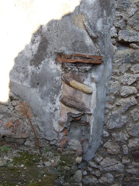VII.15.13 Pompeii. September 2005. View across Atrium to Tablinum.