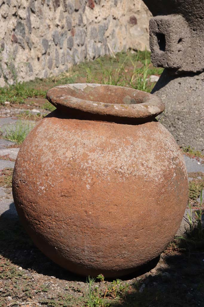VII.16.6 Pompeii. September 2021. Terracotta dolium. Photo courtesy of Klaus Heese.