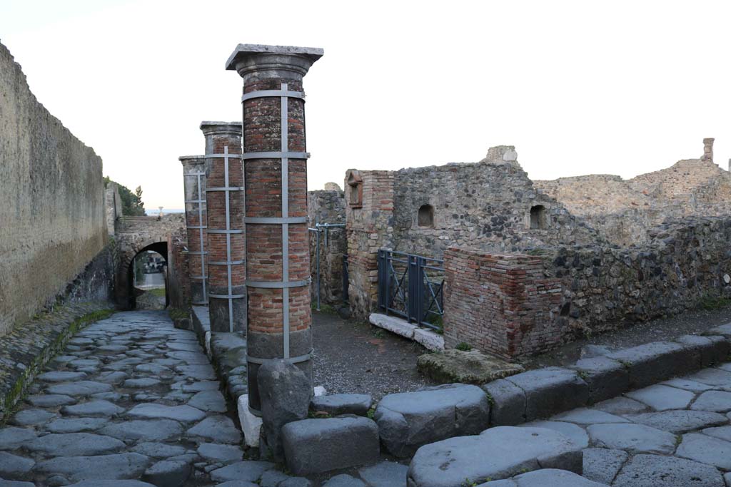 VII.16.7 Pompeii, on right. December 2018. 
Looking west on Via Marina, on left, with junction to Vicolo del Gigante (or Vicolo dei Soprastanti), on right. Photo courtesy of Aude Durand.

