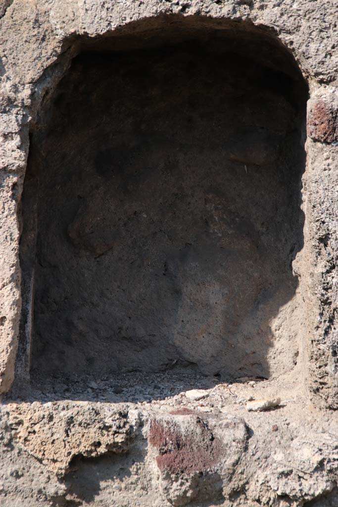 VII.16.7, Pompeii. December 2018. 
Looking towards niche on west wall at north end. Photo courtesy of Aude Durand.
