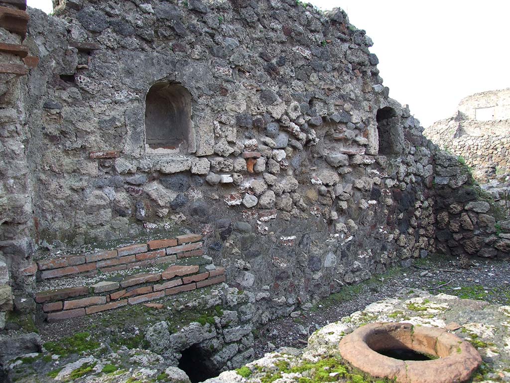 VII.16.7 Pompeii. December 2006. Two arched niches, display shelving and counter with urn.