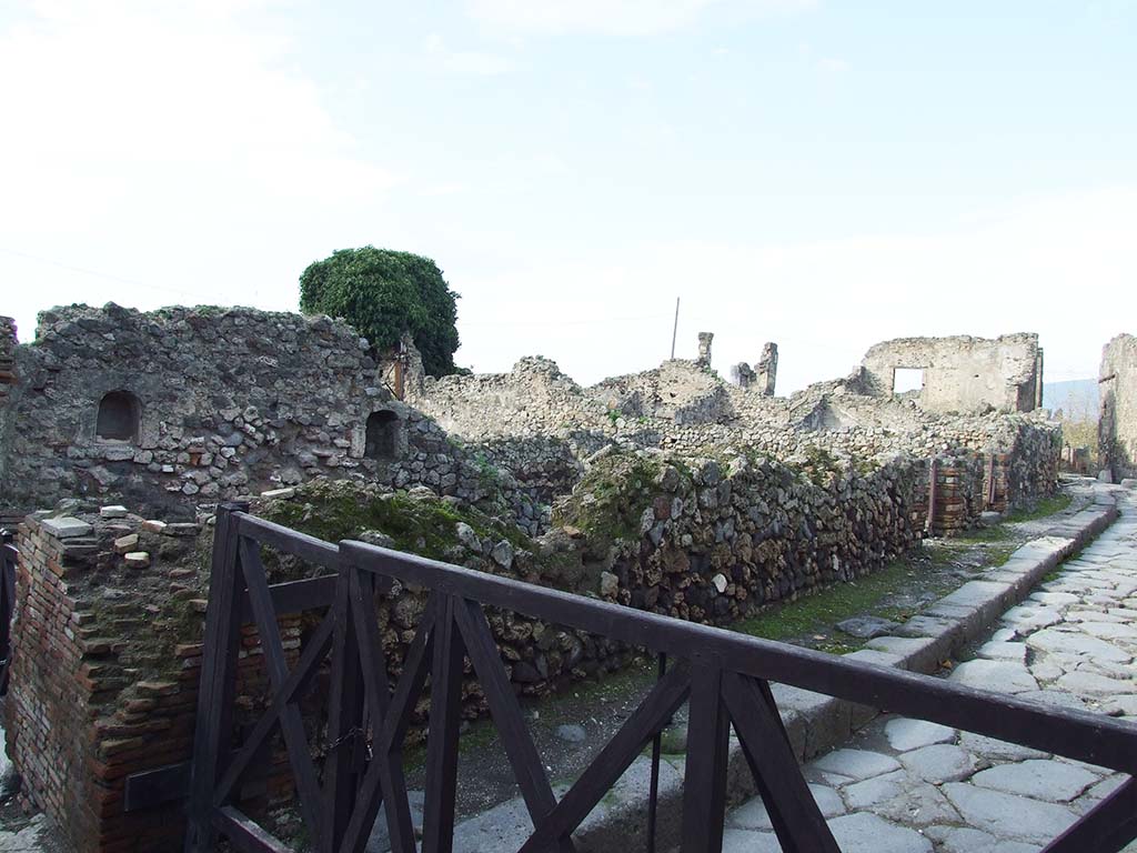 VII.16.7 Pompeii. December 2006. Looking north-west across insula, disastrously bombed in 1943.