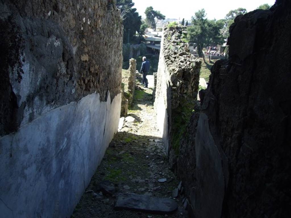 VII.16.13 Pompeii. March 2009. Corridor 40 looking west towards area 39 with doorways (left) to rooms 22, 23 and 50.