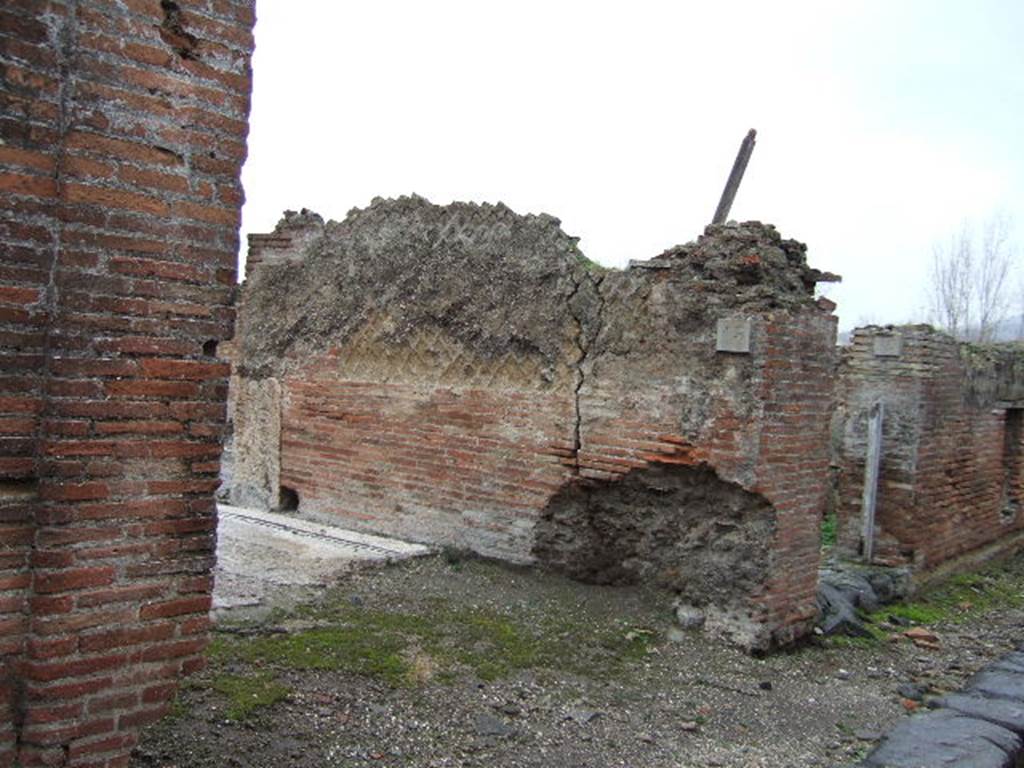 VII.16.15 Pompeii. December 2005. Room 1, entrance fauces or corridor.
