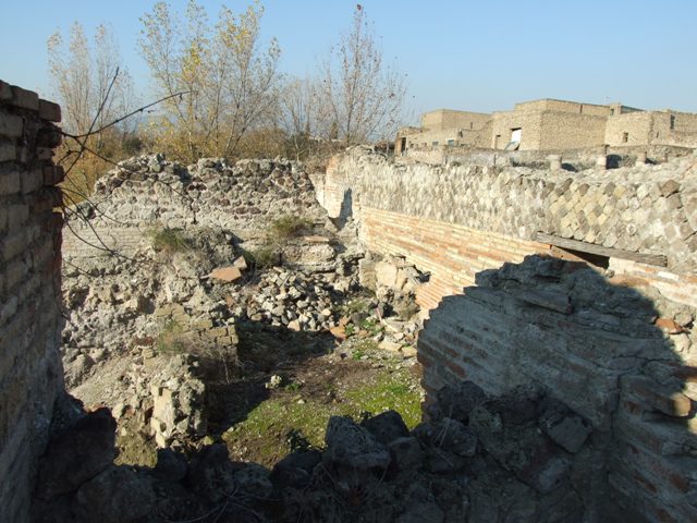 Front wall of VII.16.16 in Vicolo del Gigante. September 2004.