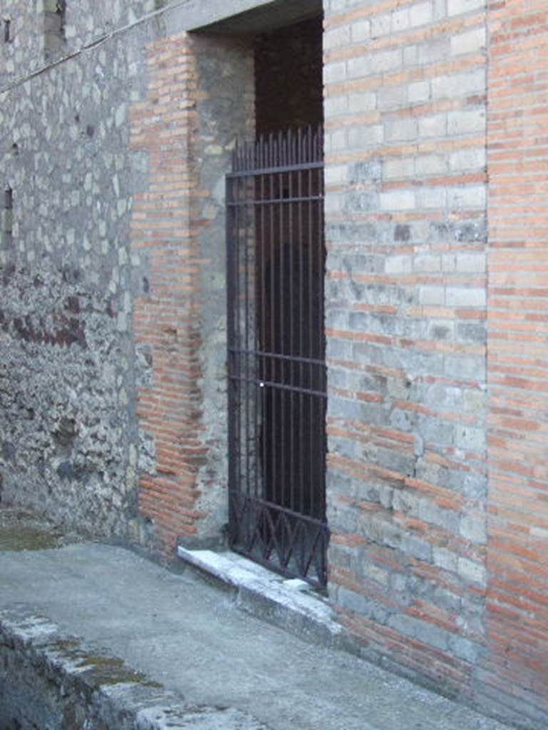 VII.16.21 Pompeii. May 2006. Entrance.