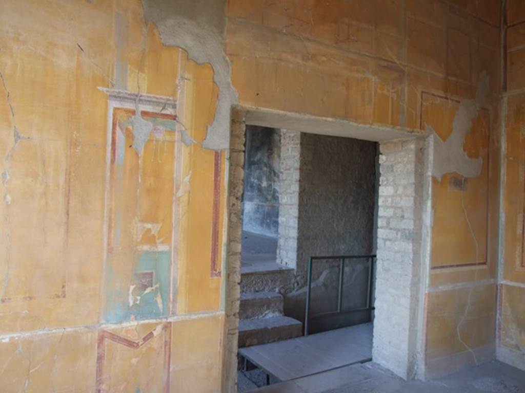 VII.16.17-22 Pompeii. December 2007. North wall with doorway to corridor.