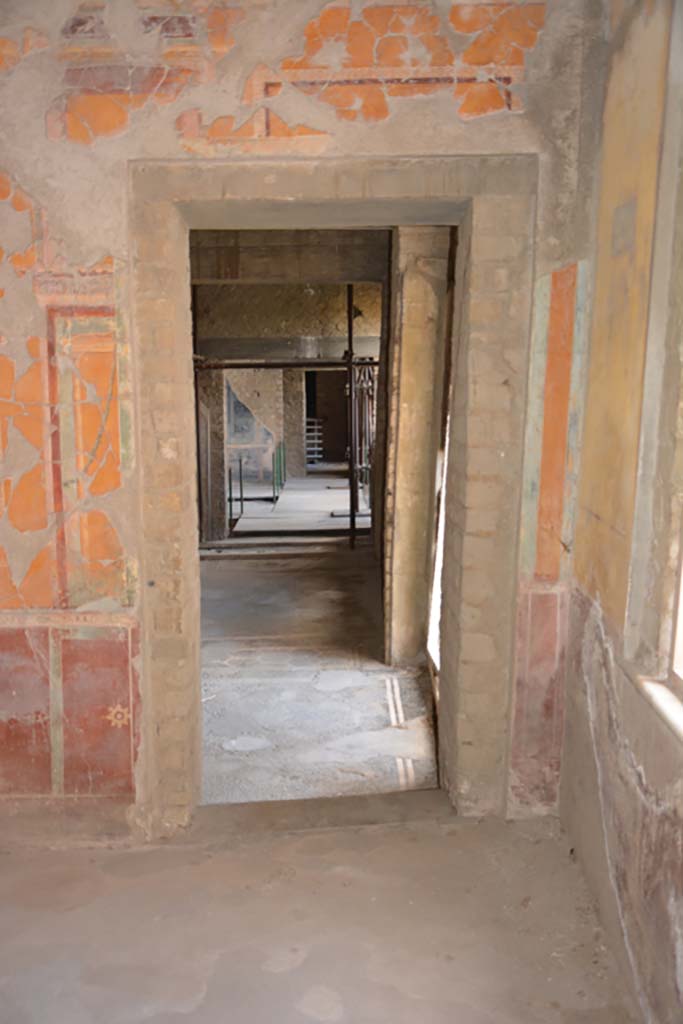 VII.16.22 Pompeii. October 2018.
Looking towards doorway in south wall of cubiculum towards landing near staircase with plaster-cast.
Foto Annette Haug, ERC Grant 681269 DÉCOR.

