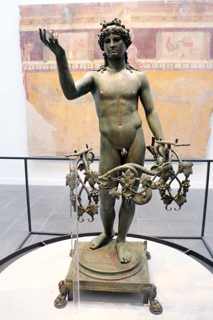 VII.16.17-22 Pompeii. February 2021. 
Bronze Ephebus, used as an oil lamp holder, found in dining room.
Photo courtesy of Fabien Bièvre-Perrin (CC BY-NC-SA).
