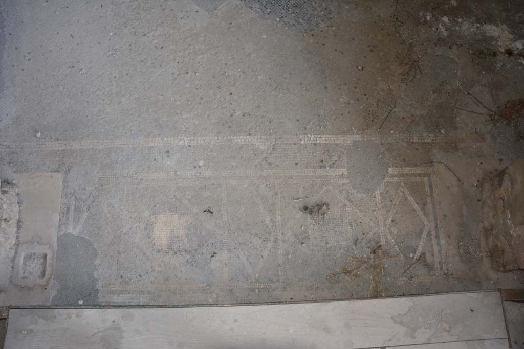 VII.16.22 Pompeii. October 2018. Doorway threshold on south side of oecus 62, into corridor 63.
Foto Annette Haug, ERC Grant 681269 DÉCOR.
