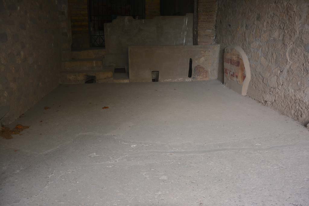 VII.16.22 Pompeii. October 2018. Room 74, looking east across flooring.
Foto Annette Haug, ERC Grant 681269 DÉCOR.

