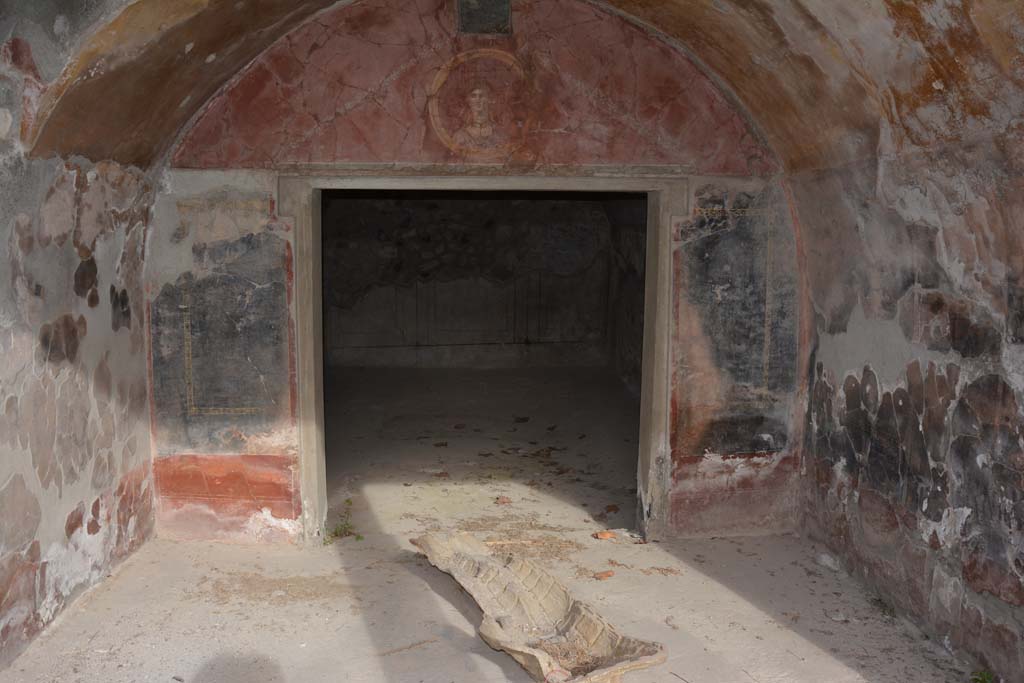 VII.16.17-22 Pompeii. October 2018. Room 7, north wall, with doorway into room 8.
Foto Annette Haug, ERC Grant 681269 DÉCOR.
