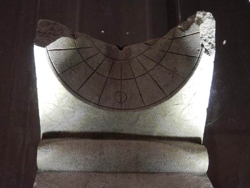 VII.16.17-22, Pompeii. May 2018. Detail of marble sundial, Archaeological Park of Pompeii, inv.14330. 
Photo courtesy of Buzz Ferebee.
