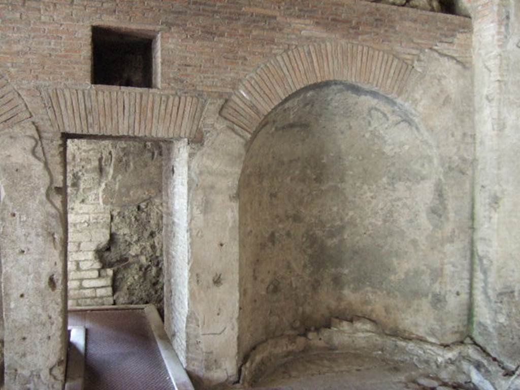 VII.16.a Pompeii. December 2006. Room 4, calidarium, north wall with large niche on the east side of the door to another room.
