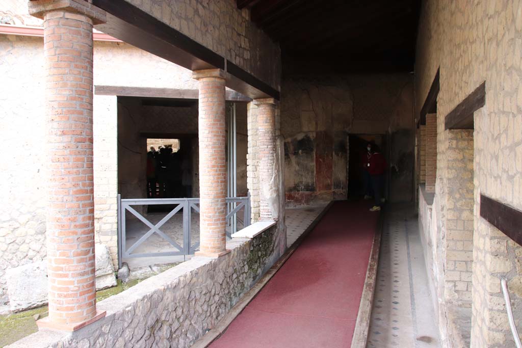 VII.16.a Pompeii. October 2020. Corridor B, looking east towards Vestibule 8. Photo courtesy of Klaus Heese.