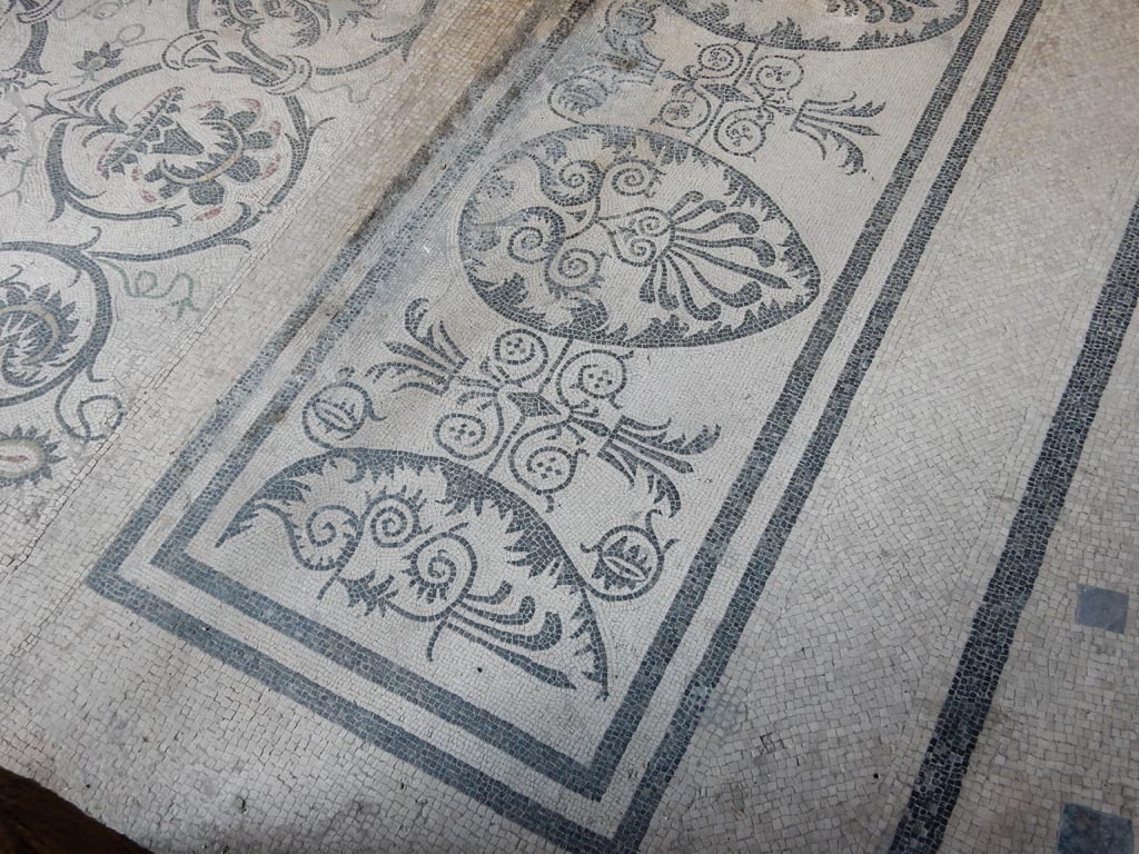 VII.16.a Pompeii. July 2021.Vestibule 8, looking north across flooring.
Foto Annette Haug, ERC Grant 681269 DÉCOR.
