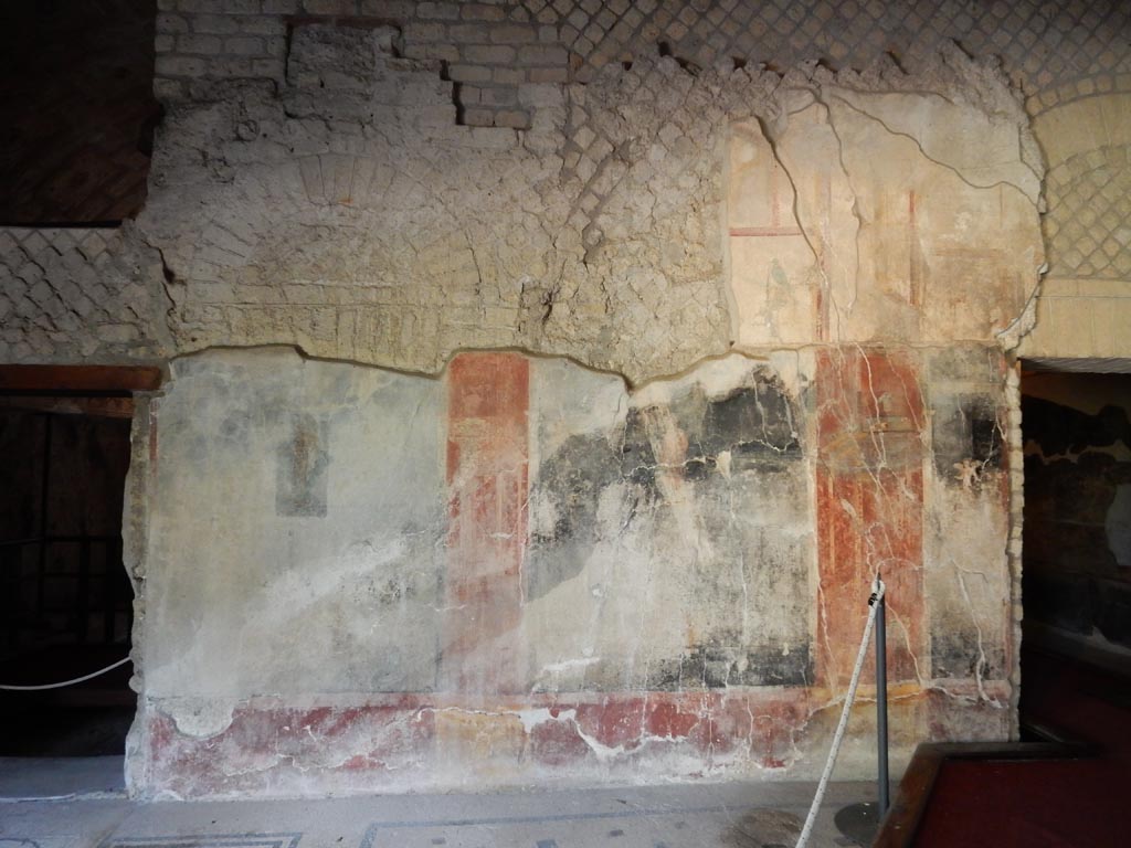 VII.16.a Pompeii. October 2020. Detail of mosaic floor in vestibule 8, leading to doorway to room 6.
Photo courtesy of Klaus Heese.
