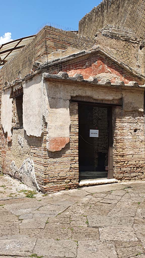 VII.16.a Pompeii. July 2021. Looking towards doorway to room 1, anteroom. 
Foto Annette Haug, ERC Grant 681269 DÉCOR.
