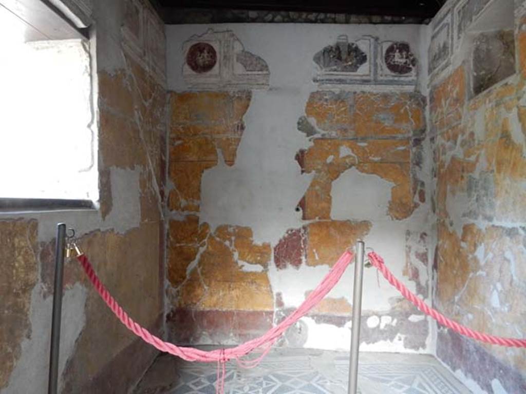VII.16.a Pompeii. May 2015. Room 1, north wall. Photo courtesy of Buzz Ferebee.

