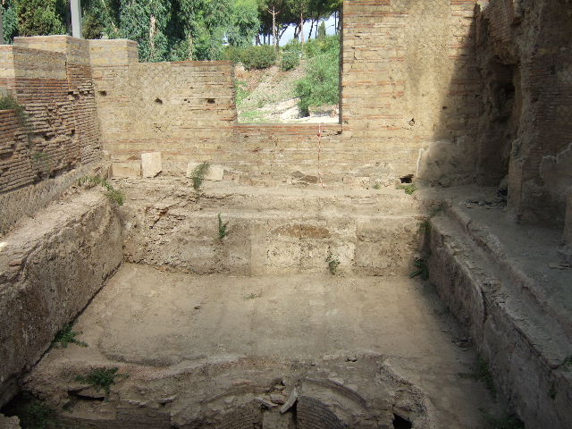 VII.16.a Pompeii. September 2005. Room 2, pool.