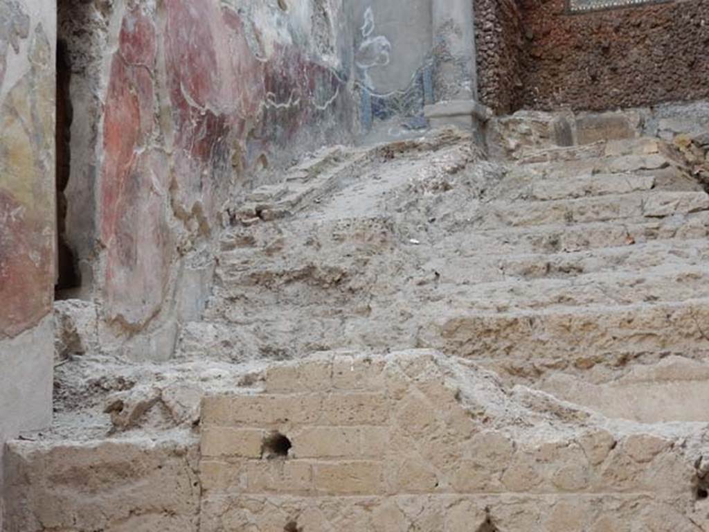 VII.16.a Pompeii. May 2015. Room 9, lower north wall of cascade.  Photo courtesy of Buzz Ferebee.
