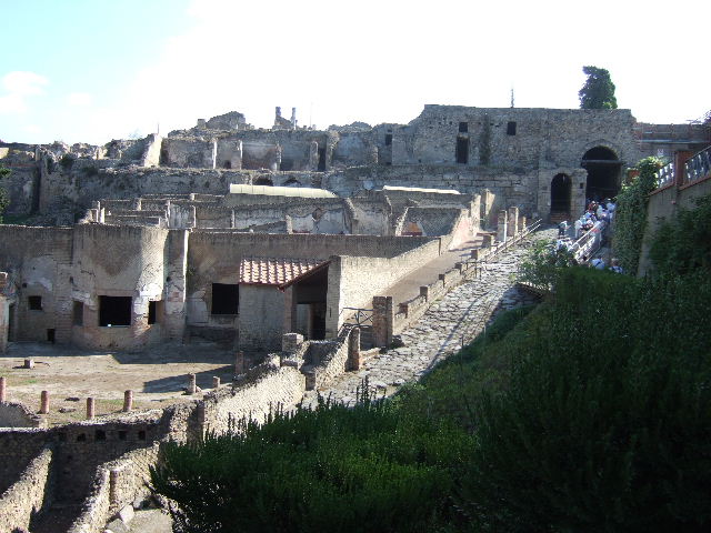 VII.16.a, Pompeii. August 1965. Looking north-east across the Suburban Baths, above the area of Courtyard C. At the top, the rear of Insula Occidentalis can be seen, and in the centre top, is the House of Fabius Rufus. Photo courtesy of Rick Bauer.
