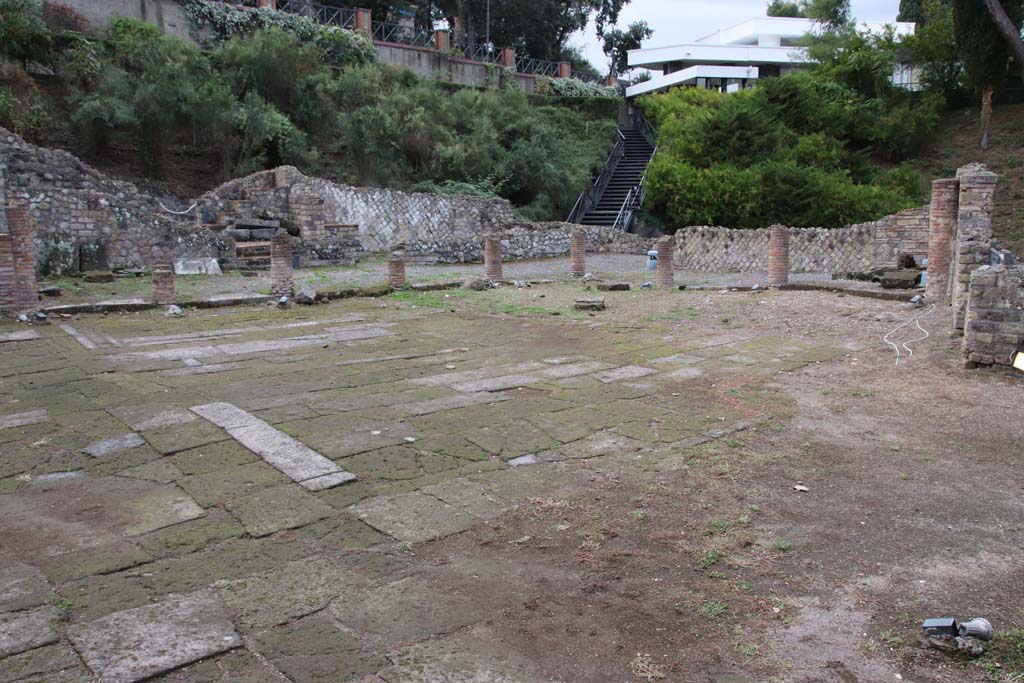 VII.16.a Pompeii. May 2015. Room 17 in south-west corner of courtyard C. Photo courtesy of Buzz Ferebee.
