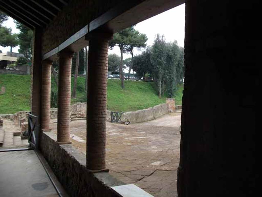 VII.16.a Pompeii. May 2010.  Courtyard C looking north, from corridor B.