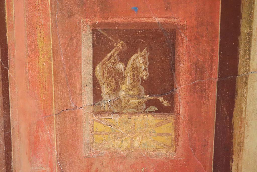 VIII.1.4 Pompeii Antiquarium. February 2021. 
Detail from painted wall with architectural views from the Vesuvian region, on display in Pompeii Antiquarium.
Photo courtesy of Fabien Bièvre-Perrin (CC BY-NC-SA).
