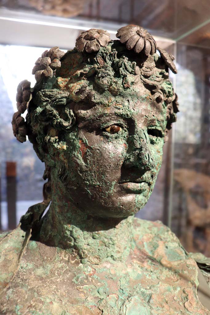 VIII.1.4 Pompeii. February 2021. Detail of bronze bust of Dionysus found at VI.17.42.
Photo courtesy of Fabien Bièvre-Perrin (CC BY-NC-SA).
