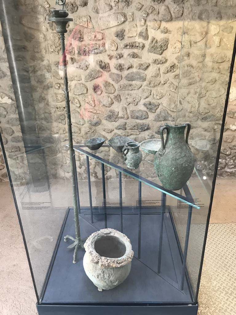 VIII.2.1 Pompeii. April 2019. 
Display case with finds from excavations conducted in the area since the 1930’s.
Photo courtesy of Rick Bauer.
