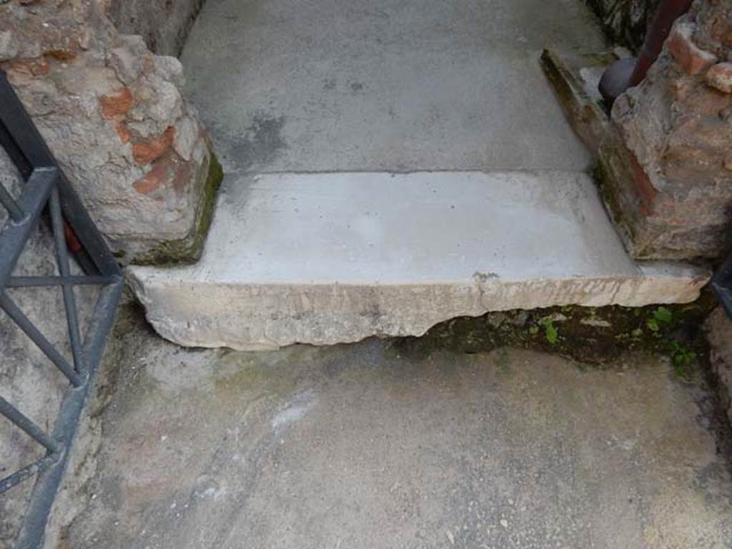 VIII.2.2 Pompeii. May 2018. Entrance doorway threshold. Photo courtesy of Buzz Ferebee.