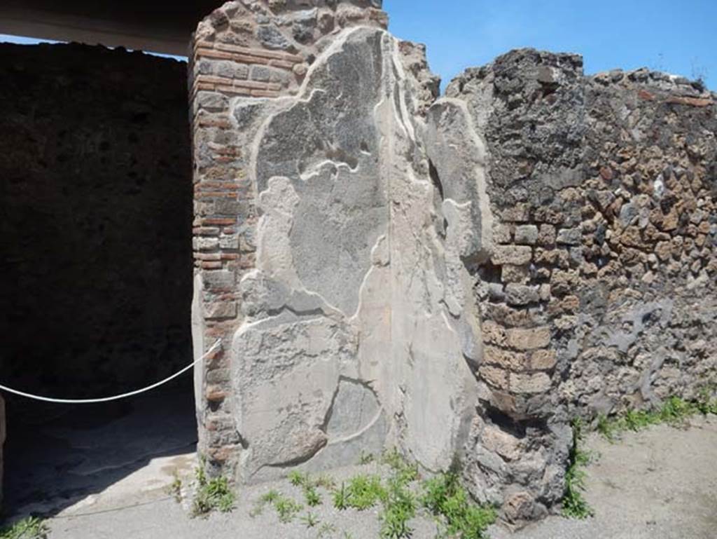 VIII.2.3 Pompeii. May 2018. Looking towards north wall and north-east corner of cubiculum on east side of entrance corridor. Photo courtesy of Buzz Ferebee.
