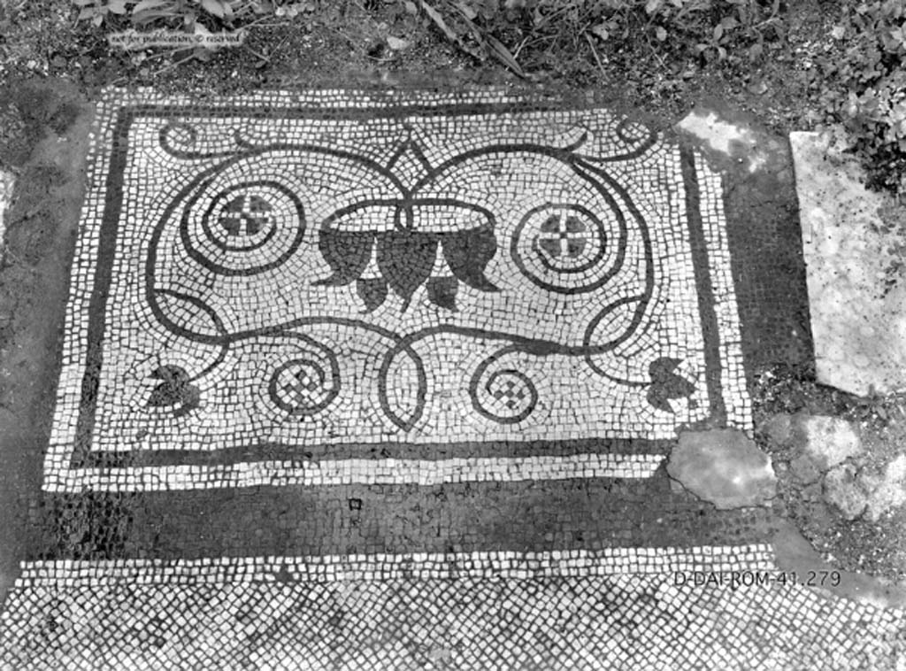 VIII.2.3 Pompeii. May 2018. Detail of remains of tablinum threshold. Photo courtesy of Buzz Ferebee.