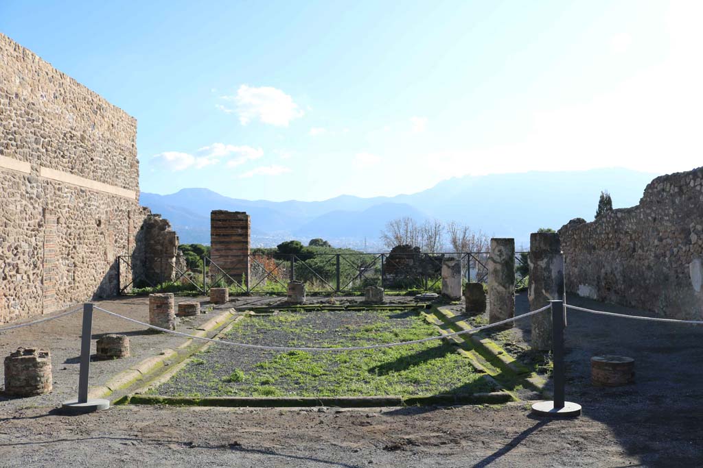 VIII.2.3 Pompeii. October 2020. Looking south-east towards east portico of peristyle garden. Photo courtesy of Klaus Heese.