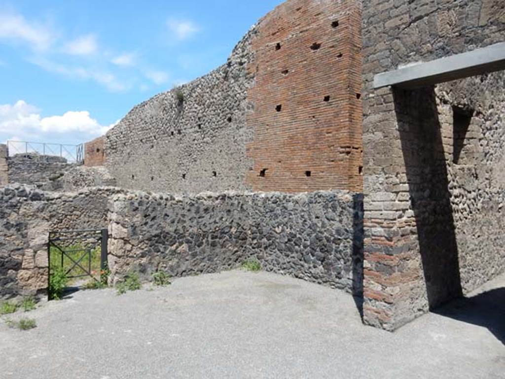 VIII.2.3/5 Pompeii. May 2018. Looking north-east across rear of VIII.2.5, (from VIII.2.3) towards high west wall of VIII.2.6. The doorway on the right leads to a corridor behind the north room overlooking the Courtyard of Moray Eels (photos at VIII.2.14), and linking to the corridor at VIII.2.7. Photo courtesy of Buzz Ferebee.

