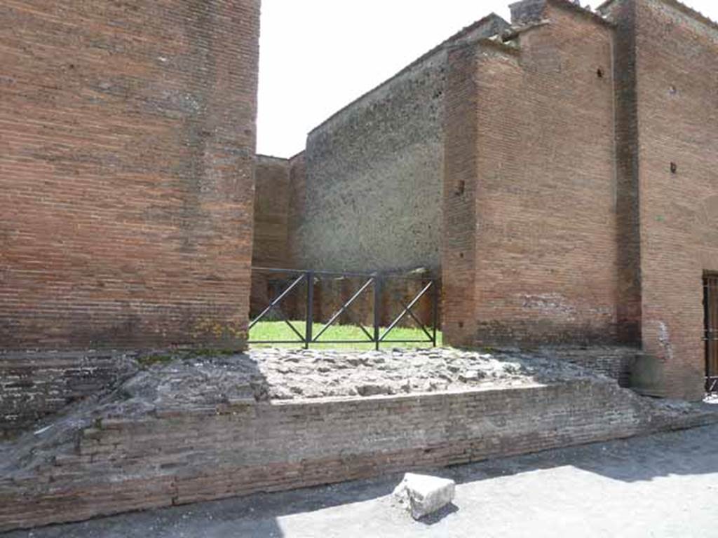 VIII.2.8 Pompeii. May 2010. Entrance doorway approached by two wide steps, looking west.