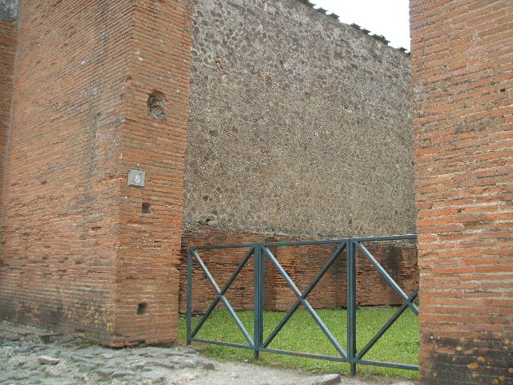 VIII.2.8 Pompeii. May 2005. East wall.