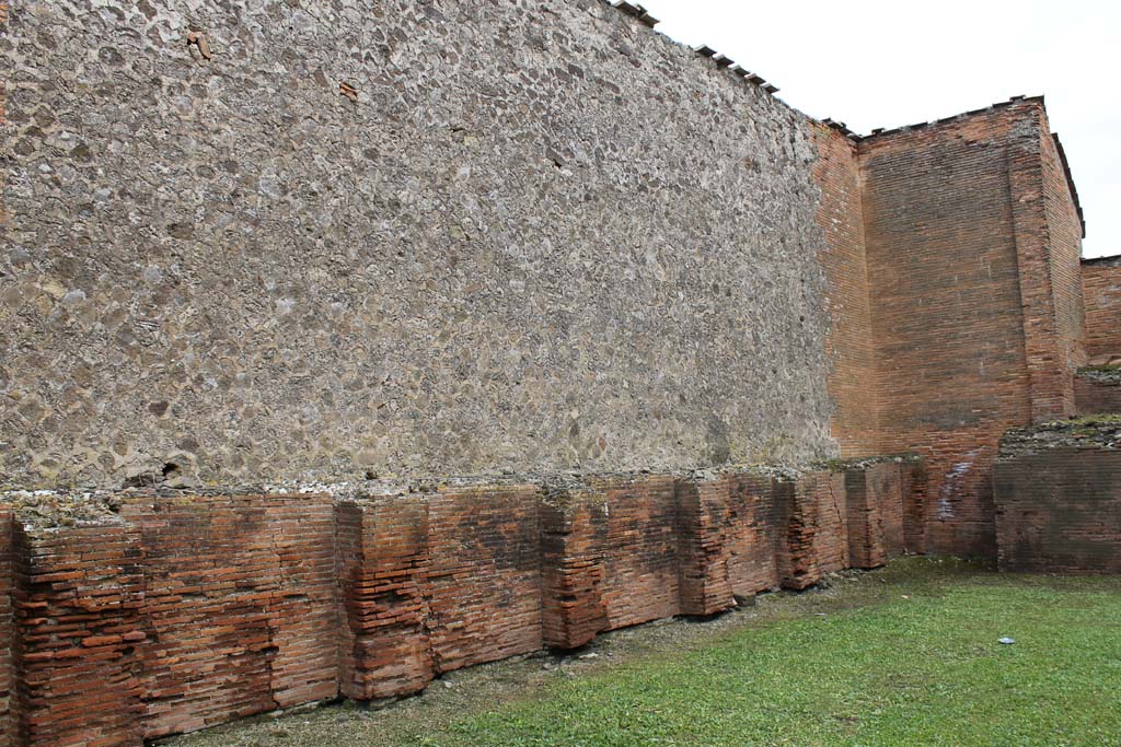VIII.2.8 Pompeii. March 2014. Looking towards east wall.
Foto Annette Haug, ERC Grant 681269 DÉCOR.
