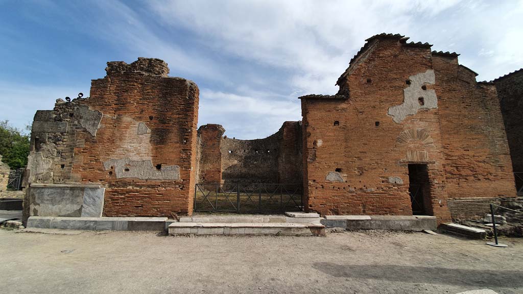 VIII.2.10 Pompeii. December 2018. Looking south through entrance doorway on south side of Forum. Photo courtesy of Aude Durand.