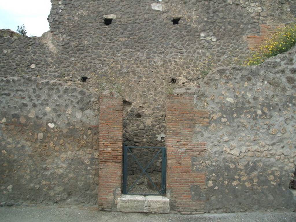 VIII.2.11 Pompeii. May 2005. Entrance.