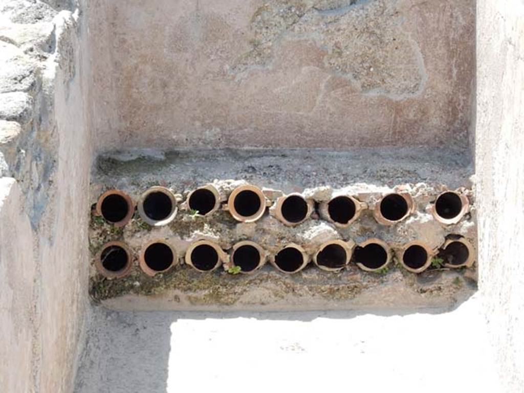 VIII.2.13/14/16 Pompeii. May 2018. Detail of terracotta pots/pipes at west end of pool. Photo courtesy of Buzz Ferebee.
