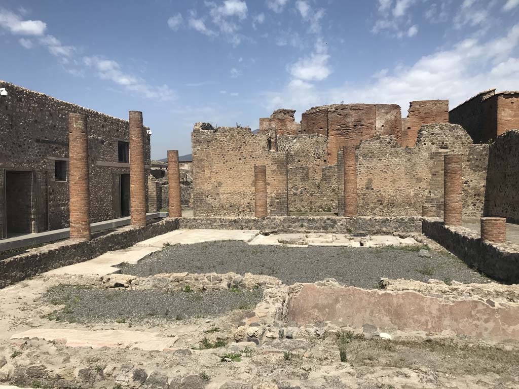 VIII.2.13/14/16 Pompeii. April 2019. Looking north from south end of courtyard; Photo courtesy of Rick Bauer.