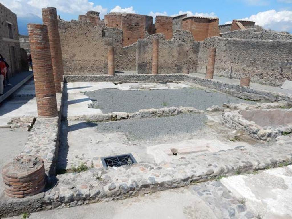 VIII.2.13/14/16 Pompeii. May 2018. Detail of south side, looking north. Photo courtesy of Buzz Ferebee.