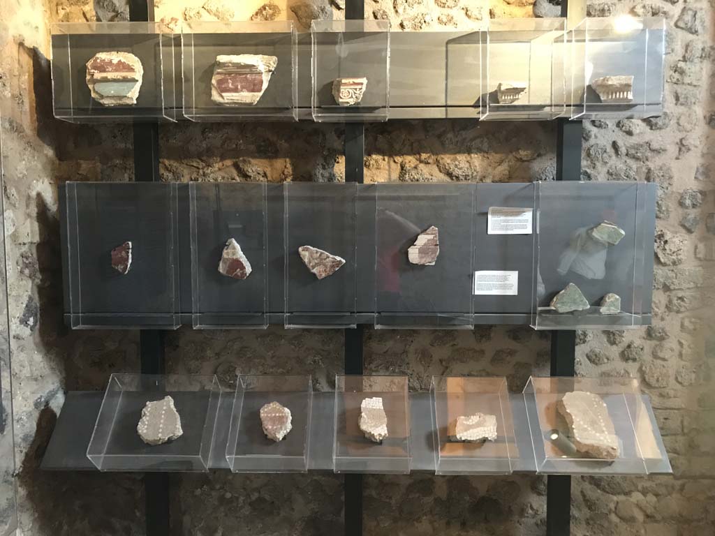 VIII.2.13/14/16, Pompeii. April 2019. Plaster fragments on display.
Photo courtesy of Rick Bauer.
