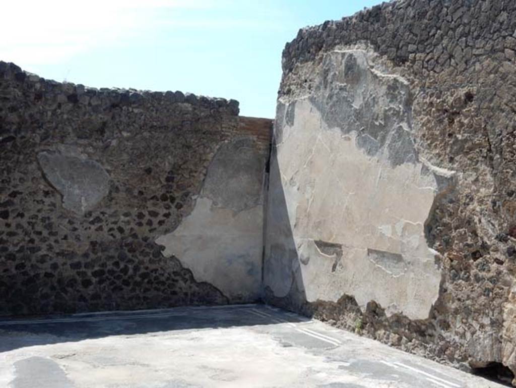 VIII.2.14 Pompeii. May 2018. Looking towards north-west corner of room in south-west corner of atrium. Photo courtesy of Buzz Ferebee.

